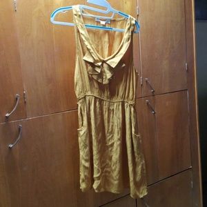 Cute flirty dress with pockets and fun collar